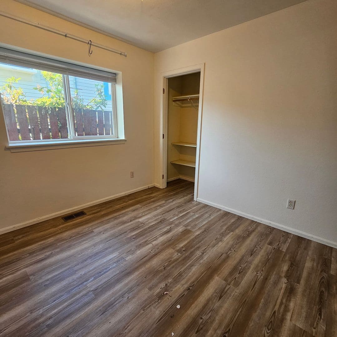 Bremerton House: 1143 Naval Ave