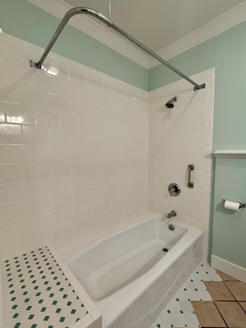 Bainbridge Island House: 6159 NE Old Mill Road