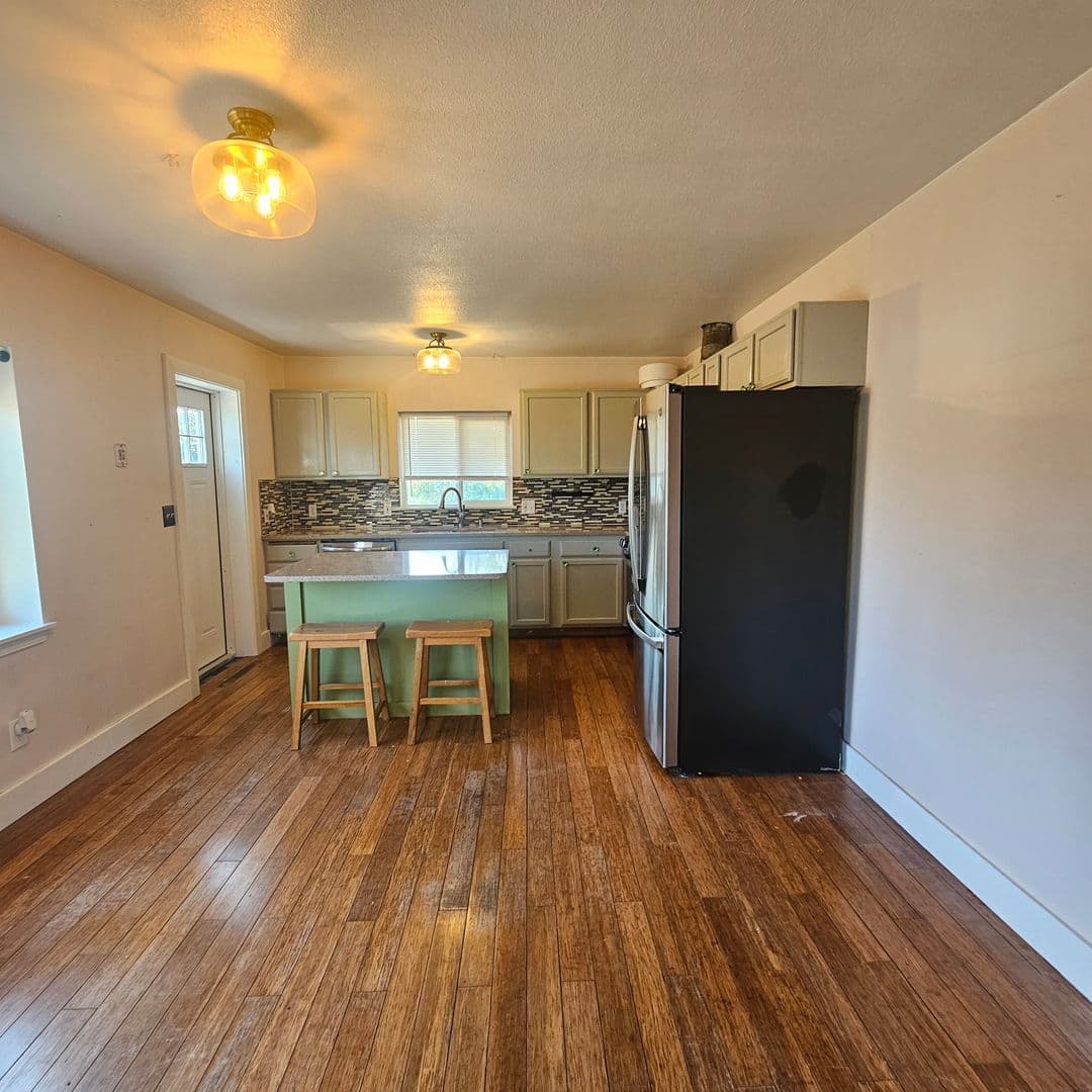 Bremerton House: 1143 Naval Ave