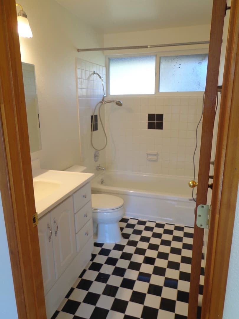 Bremerton House: 7465 Navajo Trail NE
