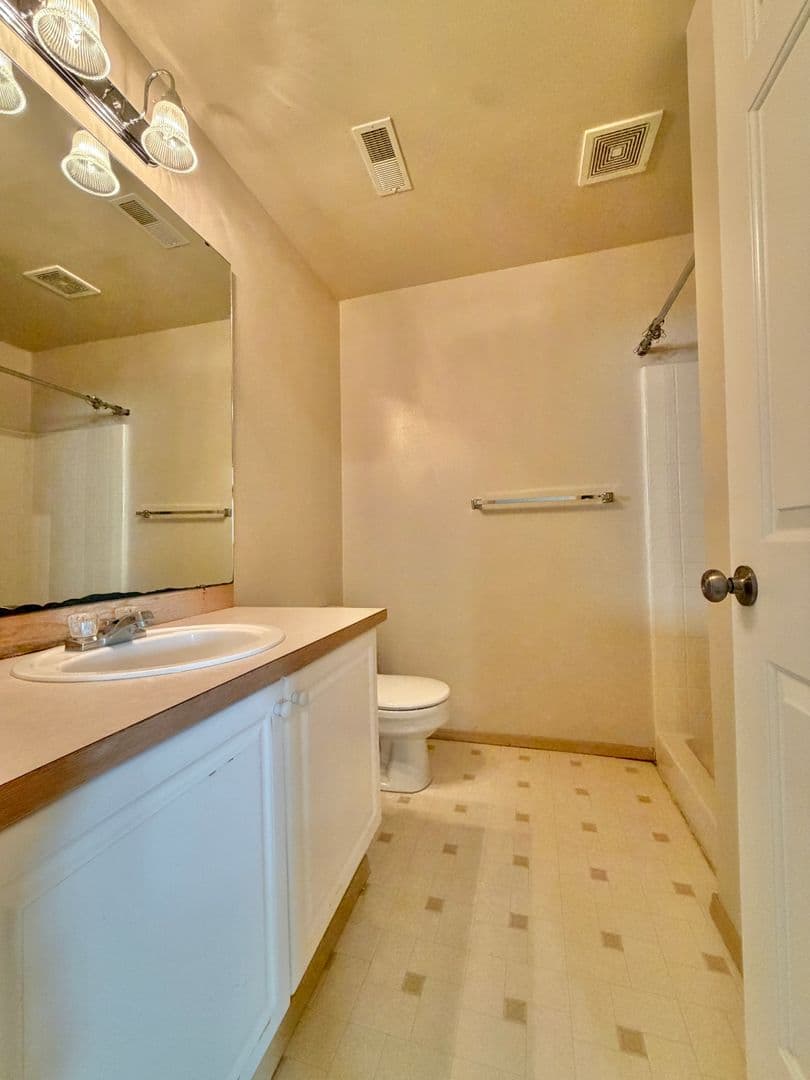 Poulsbo House: 18265 Miss Ellis Loop NE