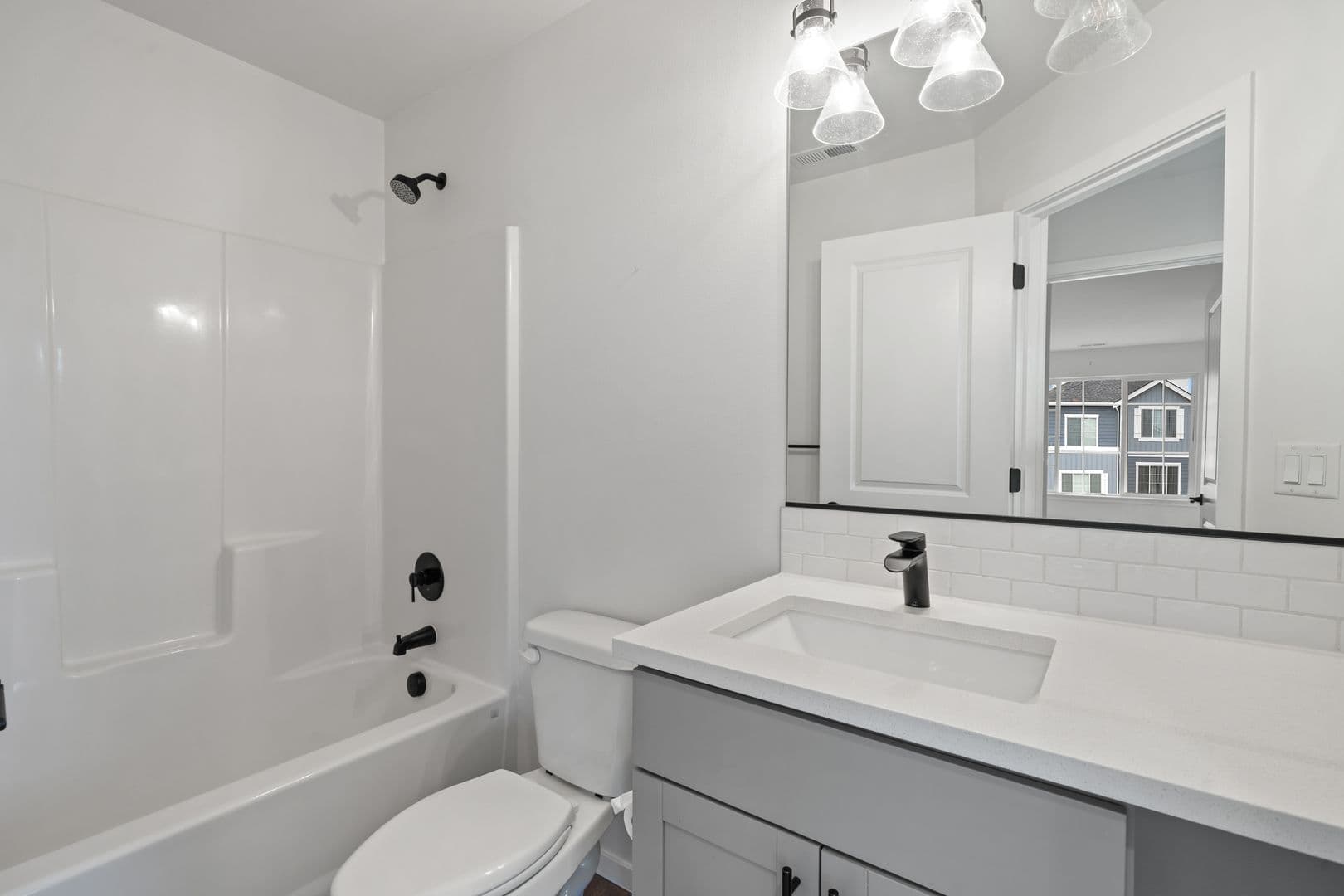 Bremerton House: 10002 Kings Landing Ave NW