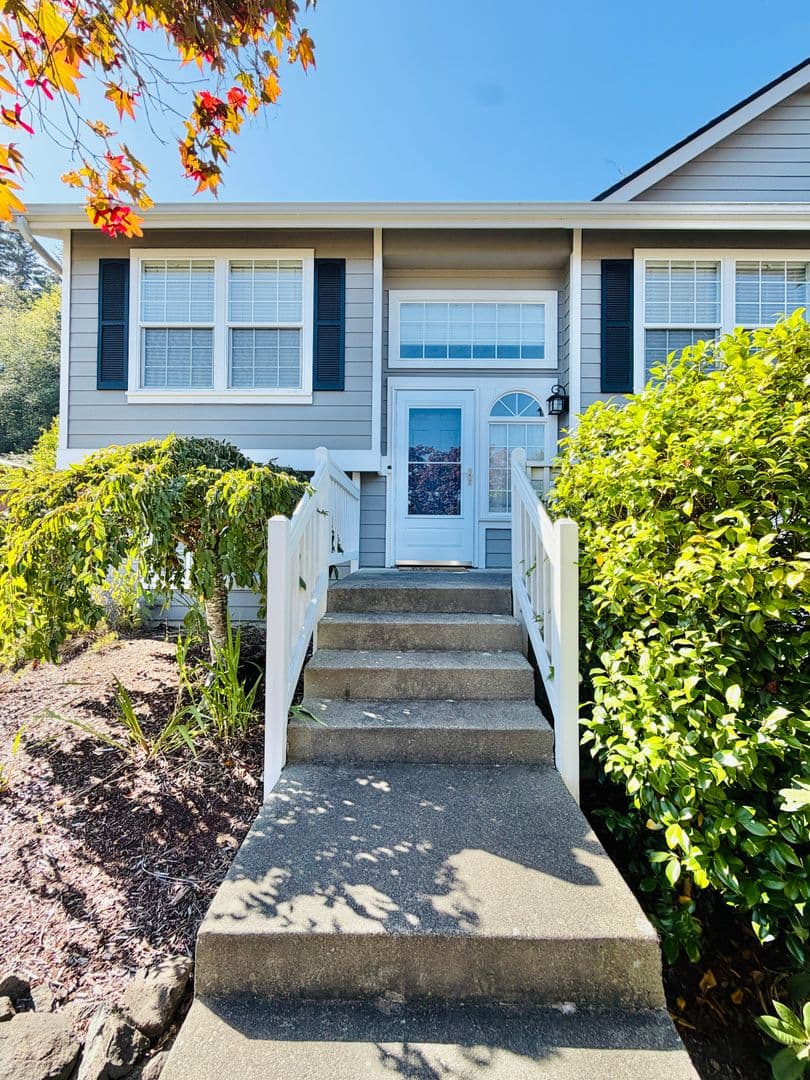 Poulsbo House: 18265 Miss Ellis Loop NE