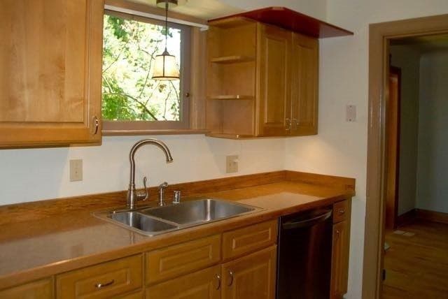 BREMERTON House: 612 HIGH AVENUE