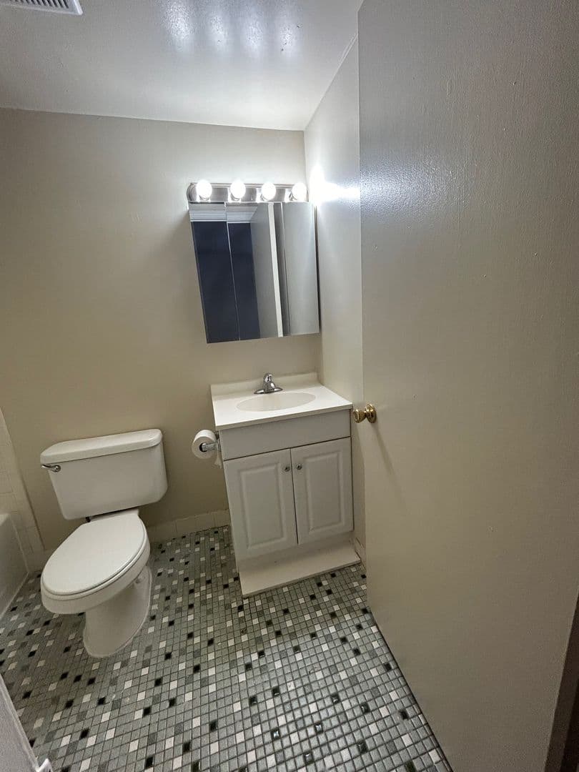 NORWOOD Apartment: 60 WEST WINONA AVENUE