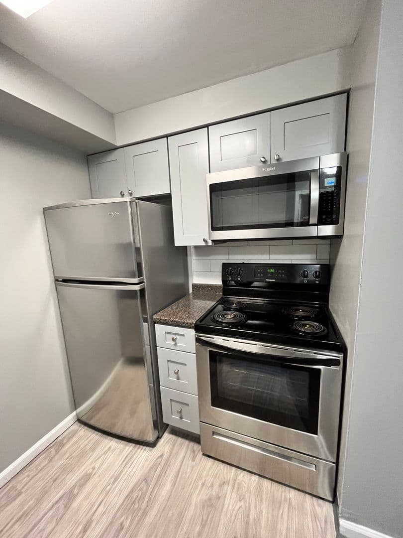 GLENOLDEN Apartment: 100 OAK AVE