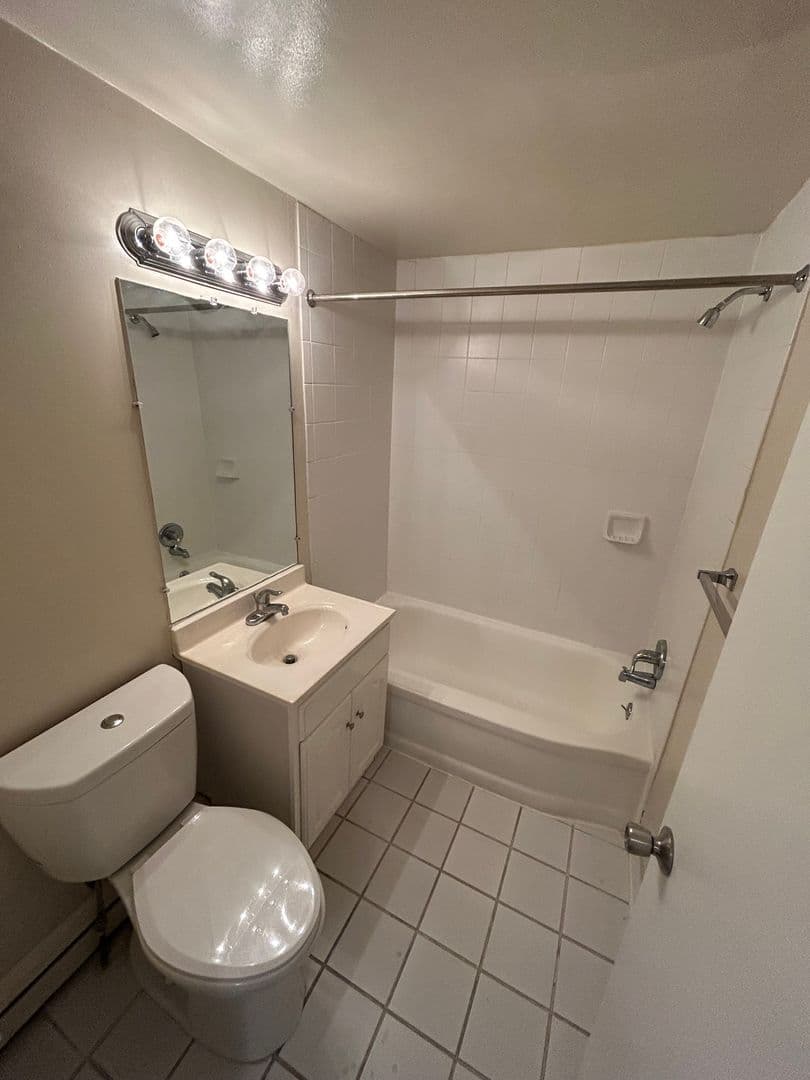 Morton Apartment: 8 Amosland Road