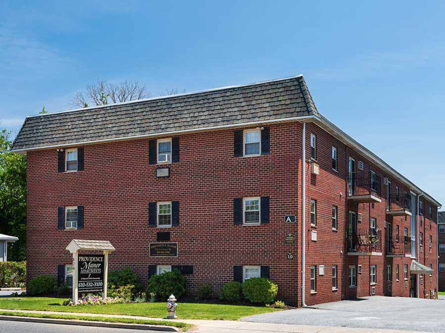 SECANE Apartment: 824-828 PROVIDENCE RD