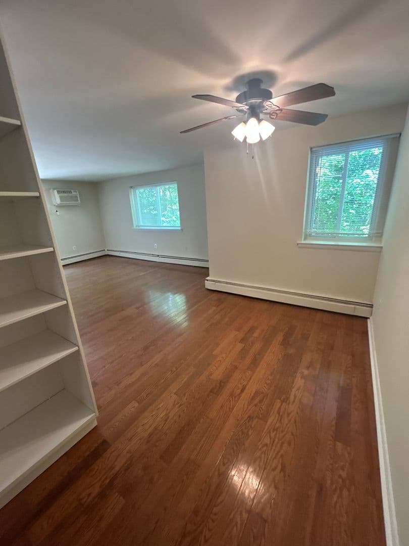 Ridley Park Apartment: 410 E. Hinckley Avenue