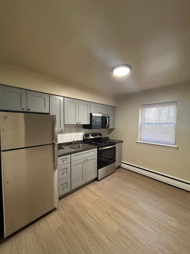SECANE Apartment: 824-828 PROVIDENCE RD
