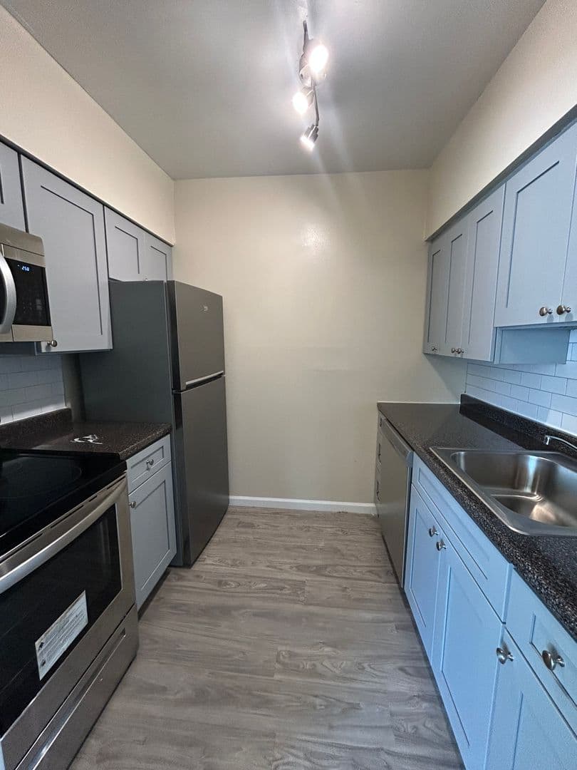 GLENOLDEN Apartment: 100 OAK AVE