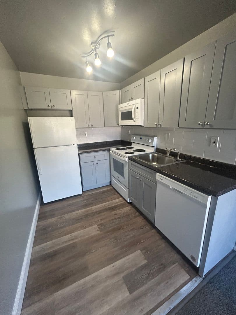 RIDLEY PARK Apartment: 2 W. CHESTER PIKE