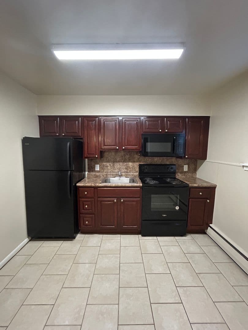 SECANE Apartment: 824-828 PROVIDENCE RD