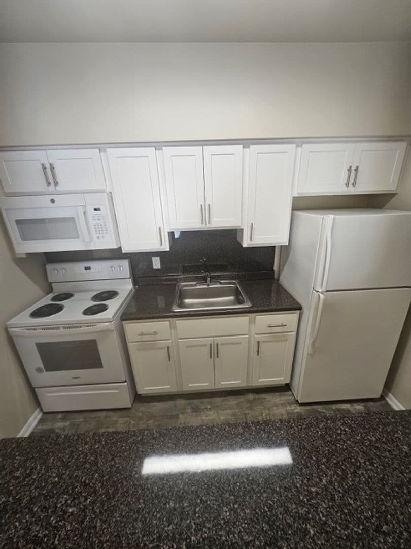 SECANE Apartment: 824-828 PROVIDENCE RD