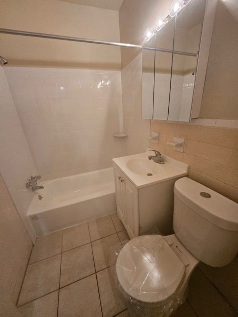 SECANE Apartment: 824-828 PROVIDENCE RD