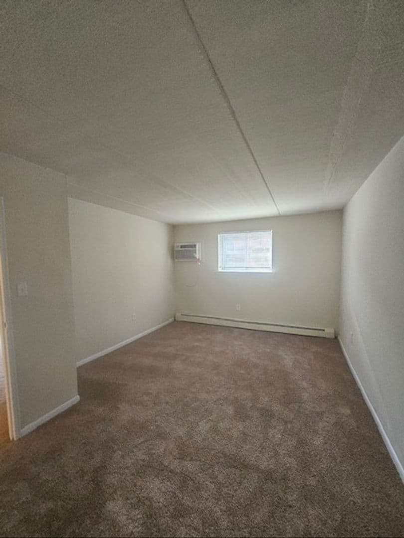 Secane Apartment: 640 South Avenue