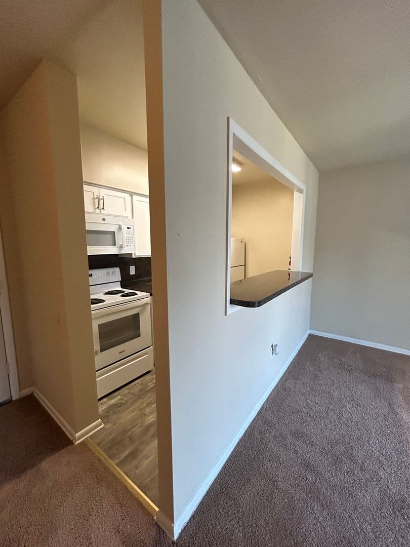 SECANE Apartment: 824-828 PROVIDENCE RD