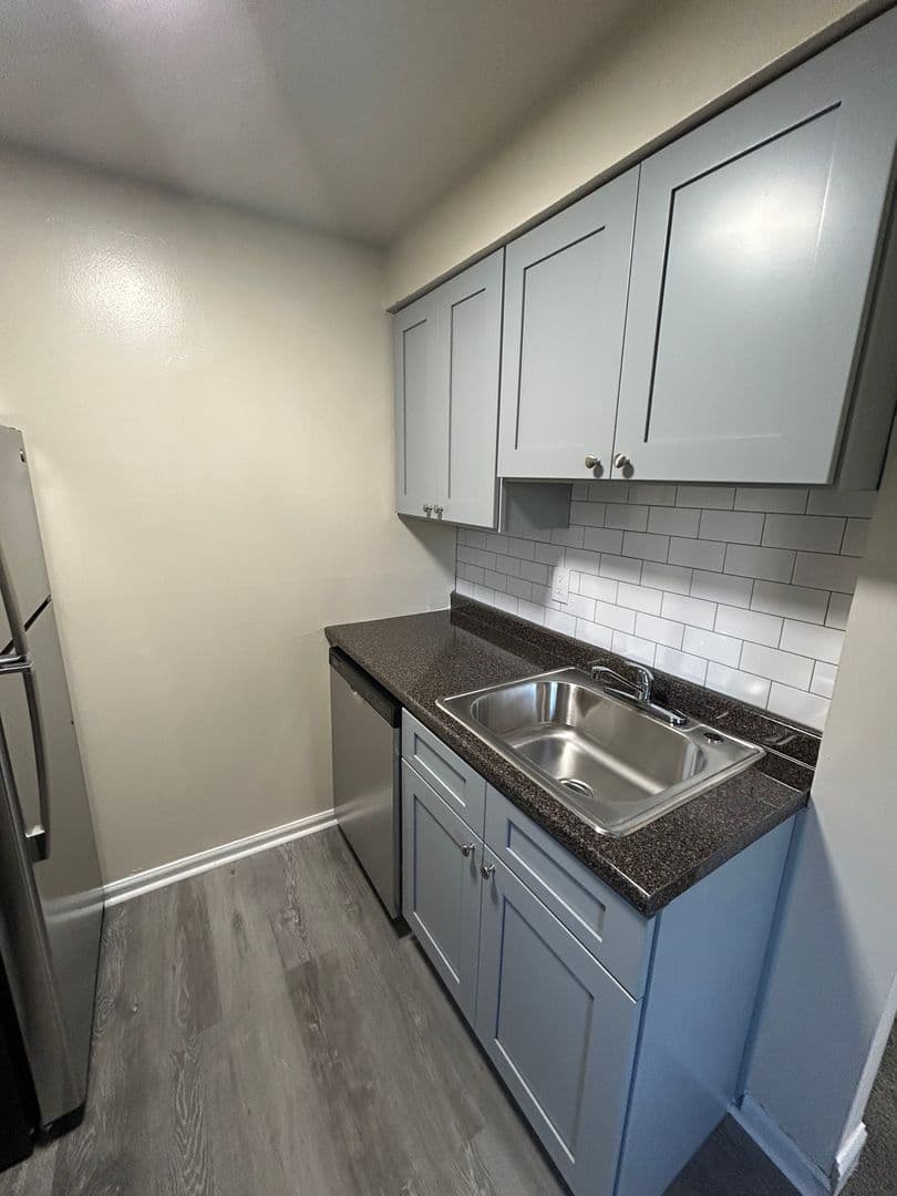 GLENOLDEN Apartment: 100 OAK AVE