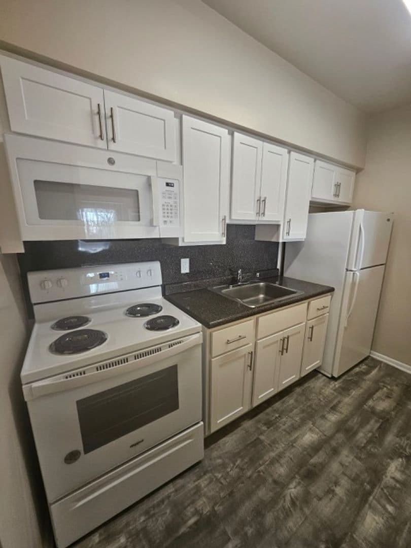 SECANE Apartment: 824-828 PROVIDENCE RD