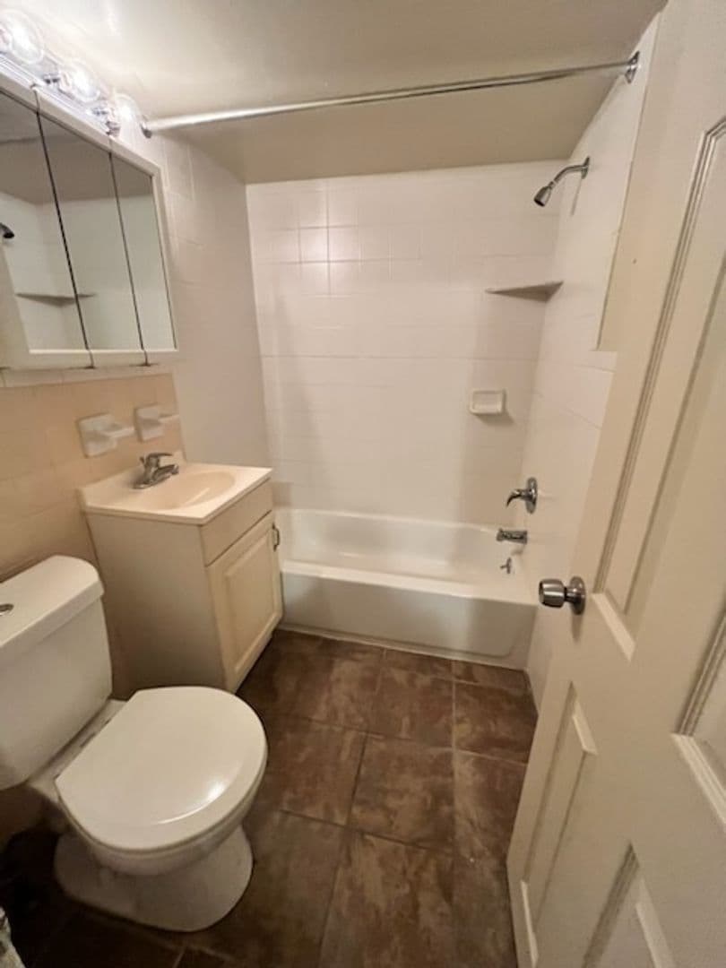 SECANE Apartment: 824-828 PROVIDENCE RD