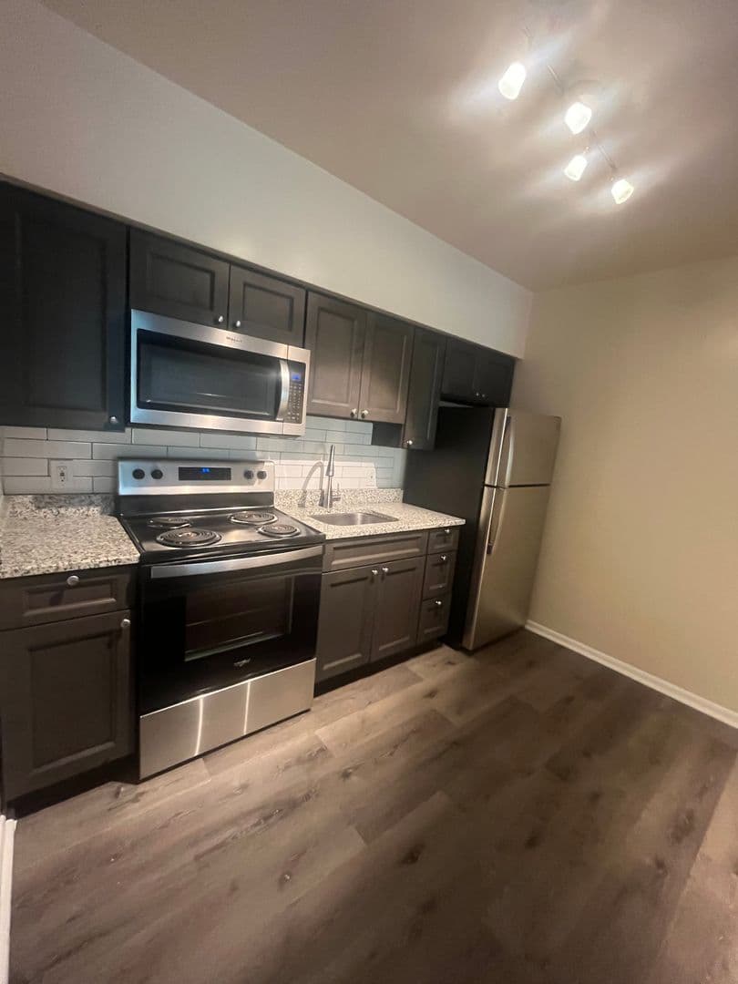 SECANE Apartment: 824-828 PROVIDENCE RD