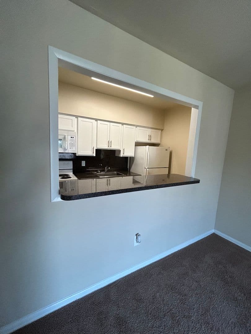 SECANE Apartment: 824-828 PROVIDENCE RD