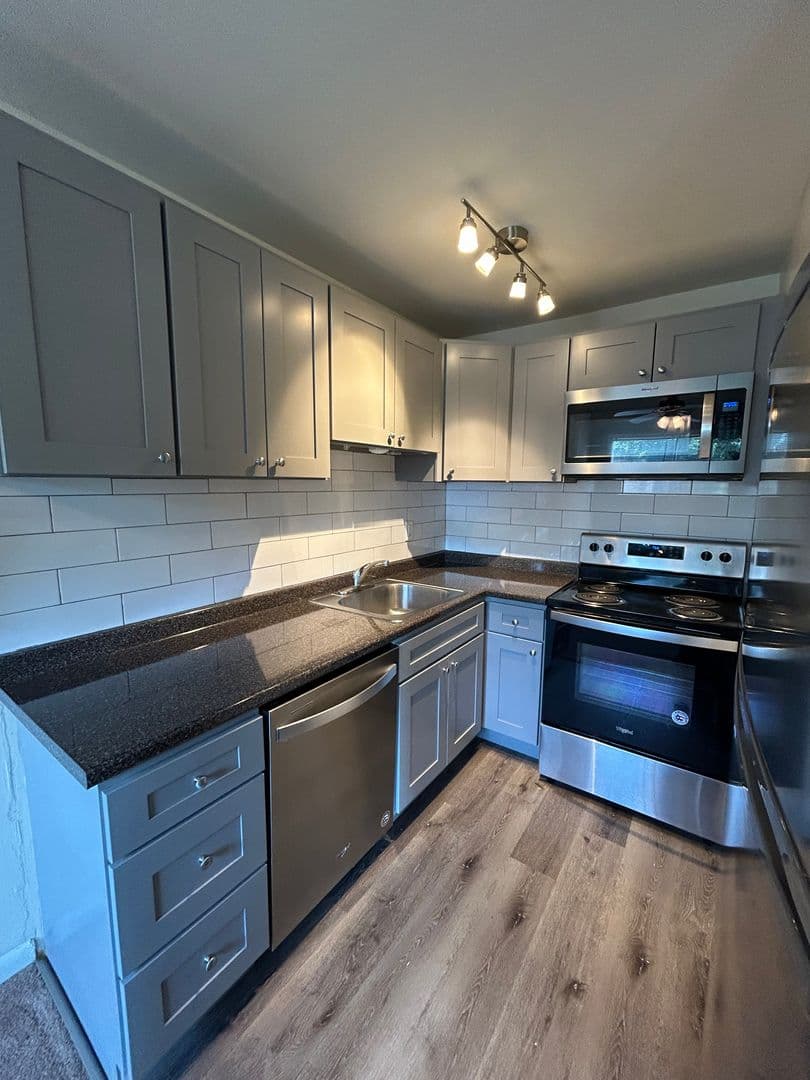 Morton Apartment: 8 Amosland Road