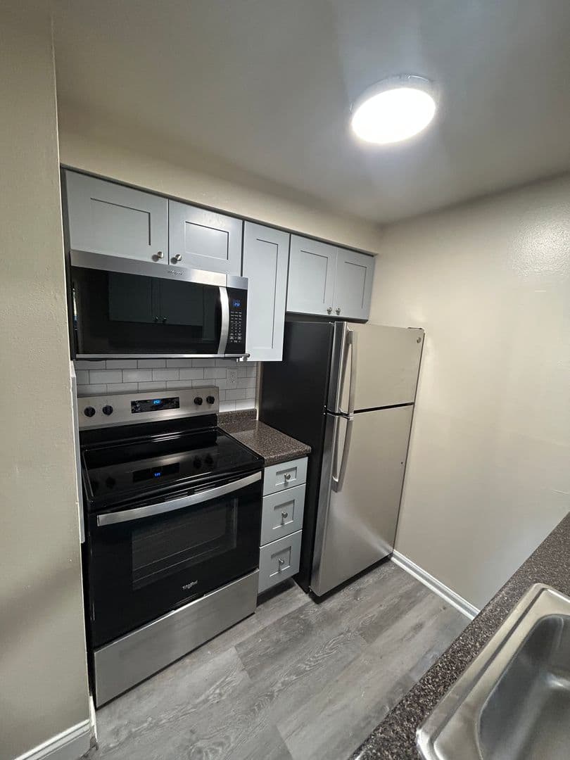 GLENOLDEN Apartment: 100 OAK AVE