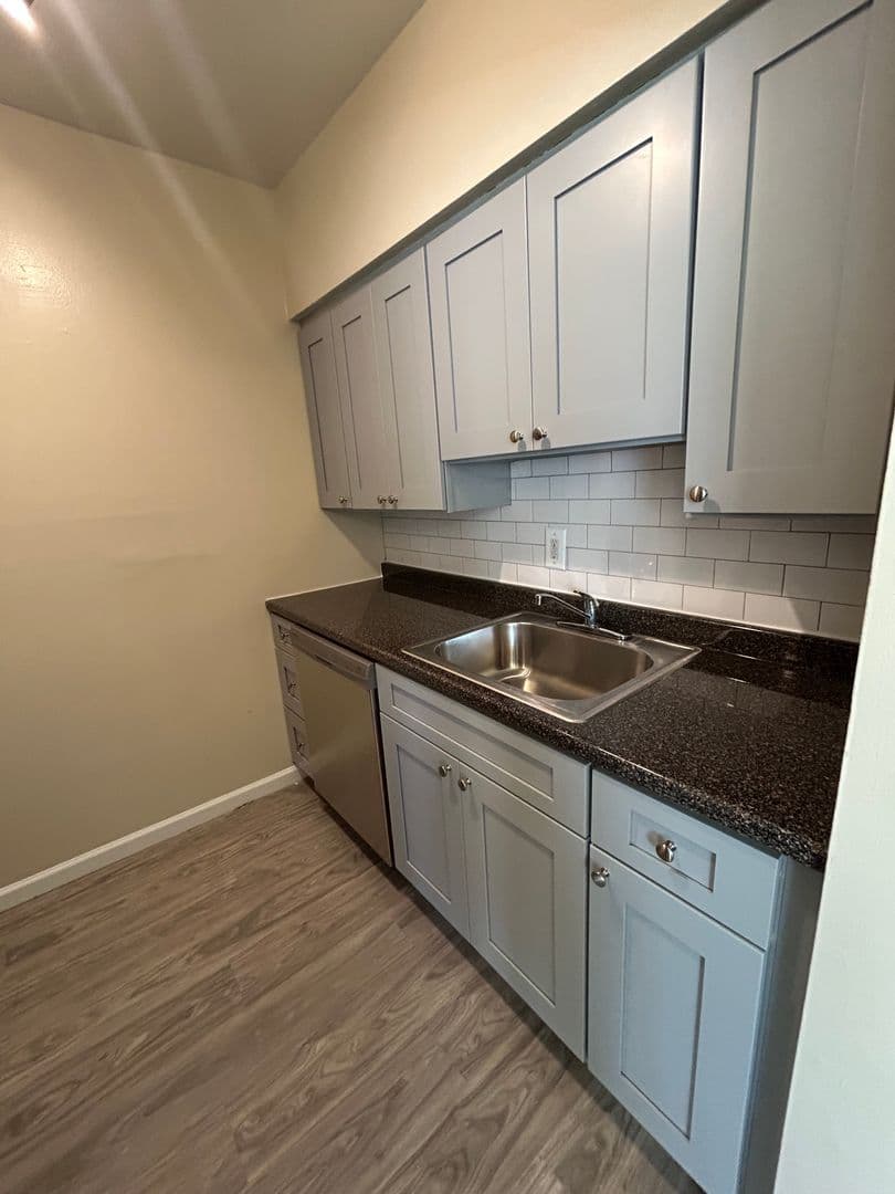 GLENOLDEN Apartment: 100 OAK AVE