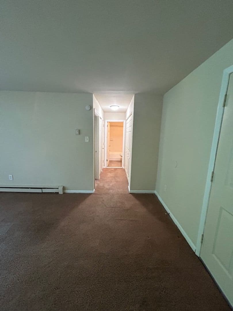 Morton Apartment: 8 Amosland Road