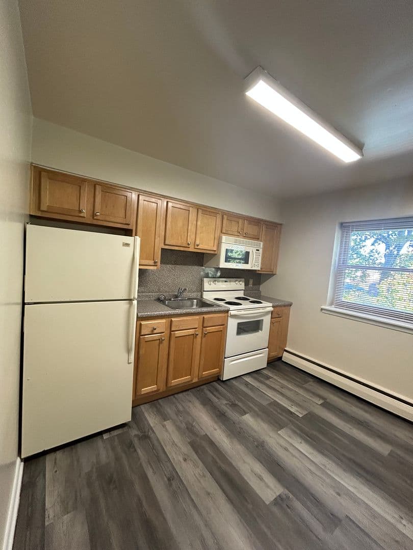 SECANE Apartment: 824-828 PROVIDENCE RD