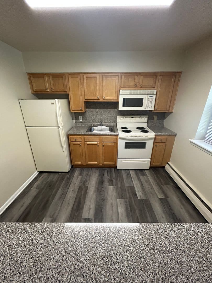 SECANE Apartment: 824-828 PROVIDENCE RD