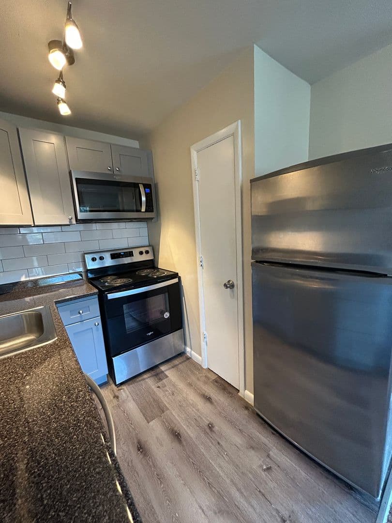 Morton Apartment: 8 Amosland Road