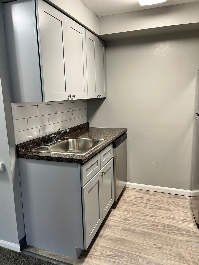 GLENOLDEN Apartment: 100 OAK AVE