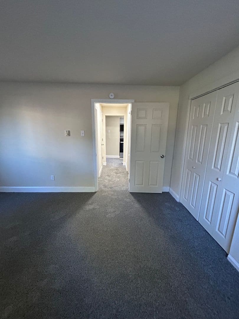 GLENOLDEN Apartment: 100 OAK AVE