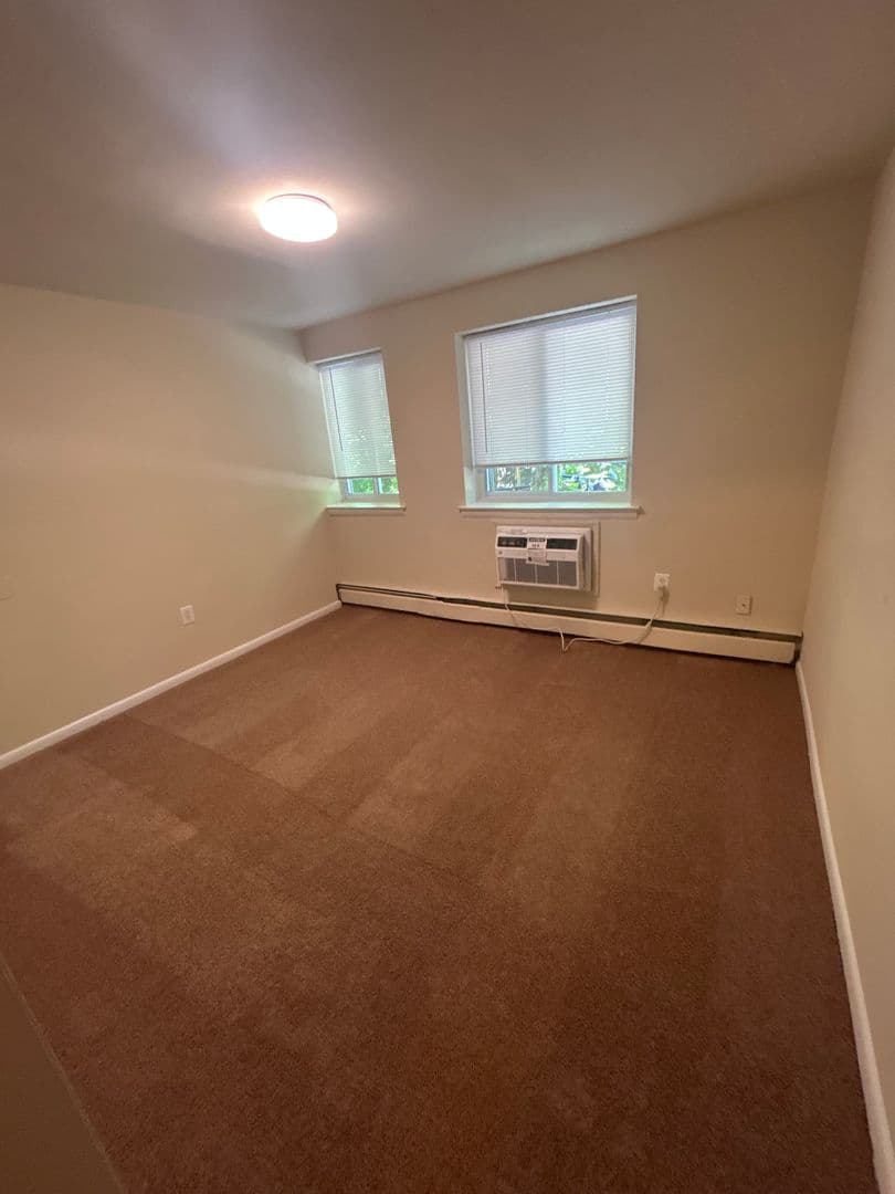 Ridley Park Apartment: 410 E. Hinckley Avenue