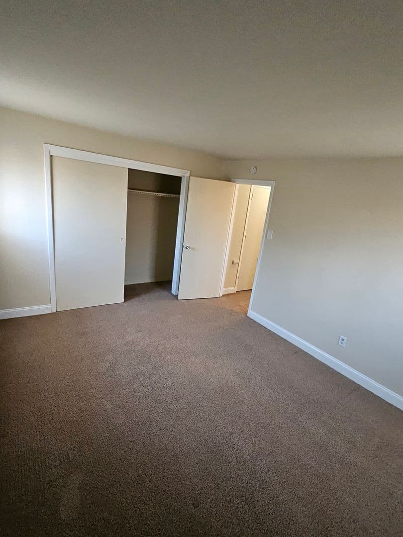 Secane Apartment: 640 South Avenue