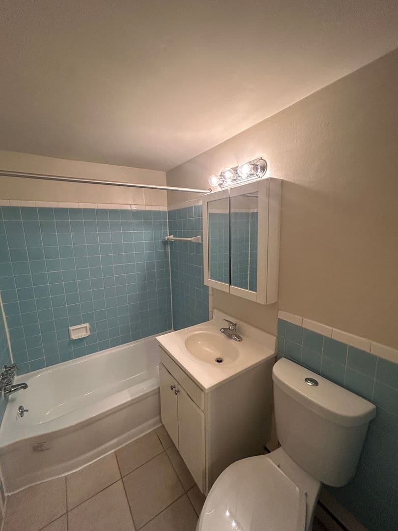 Morton Apartment: 8 Amosland Road