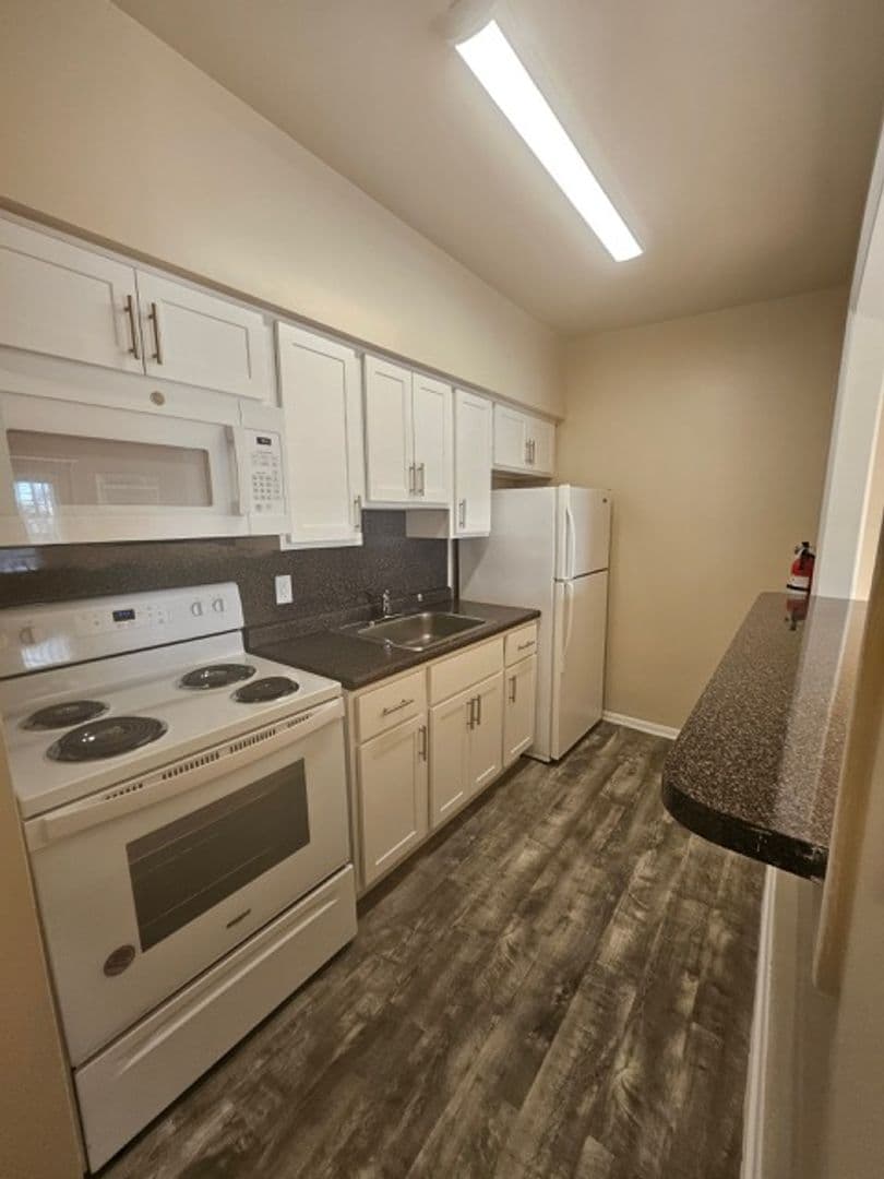 SECANE Apartment: 824-828 PROVIDENCE RD