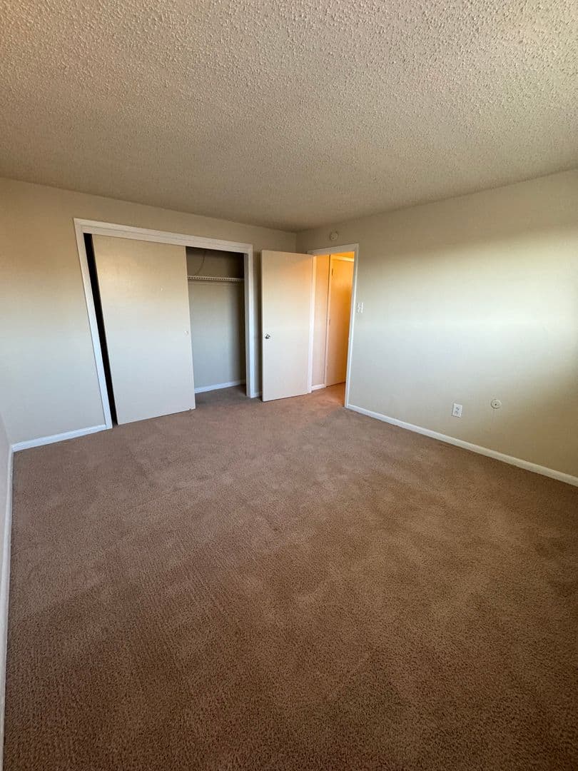Secane Apartment: 640 South Avenue