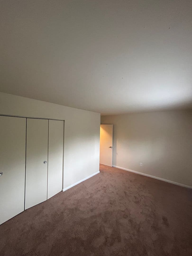 Morton Apartment: 8 Amosland Road