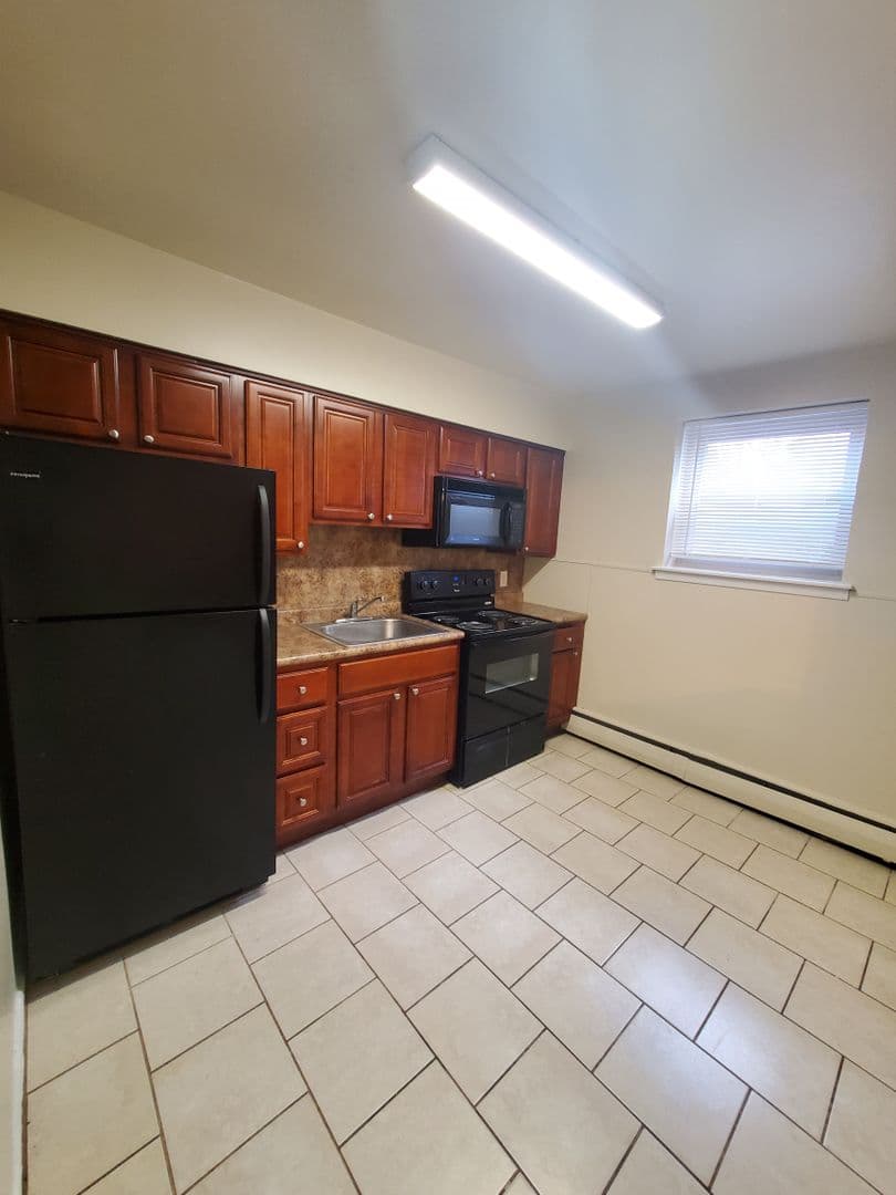 SECANE Apartment: 824-828 PROVIDENCE RD