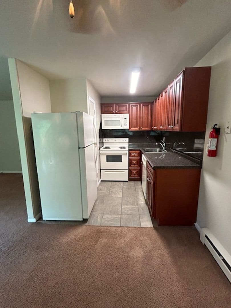 Morton Apartment: 8 Amosland Road