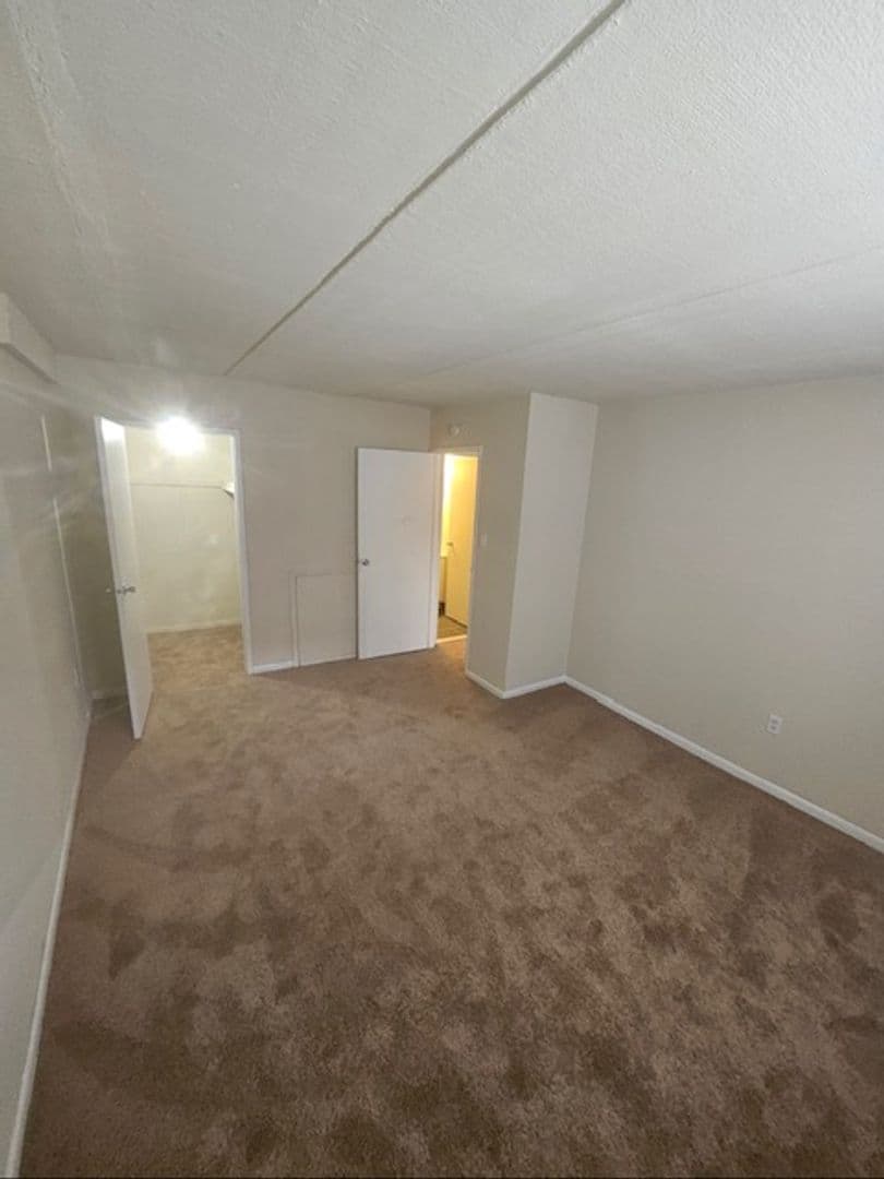 Secane Apartment: 640 South Avenue