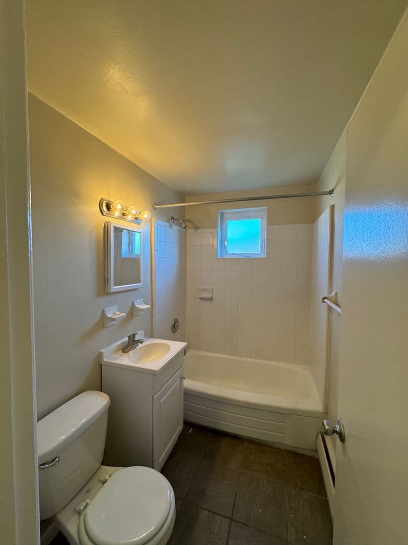 Secane Apartment: 640 South Avenue
