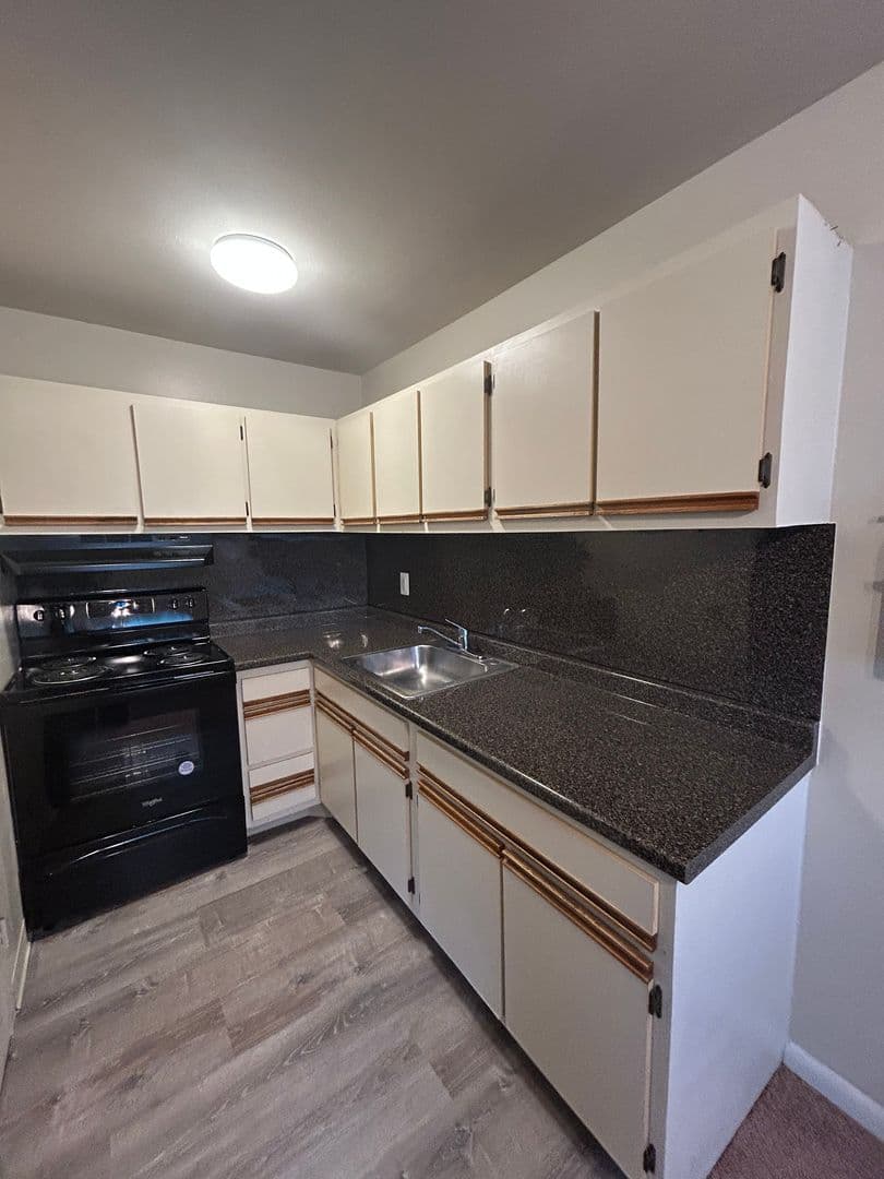 Morton Apartment: 8 Amosland Road