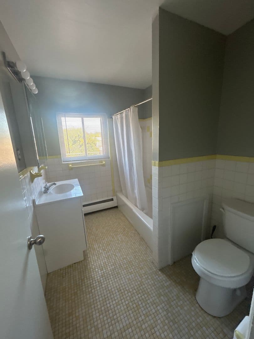 RIDLEY PARK Apartment: 2 W. CHESTER PIKE