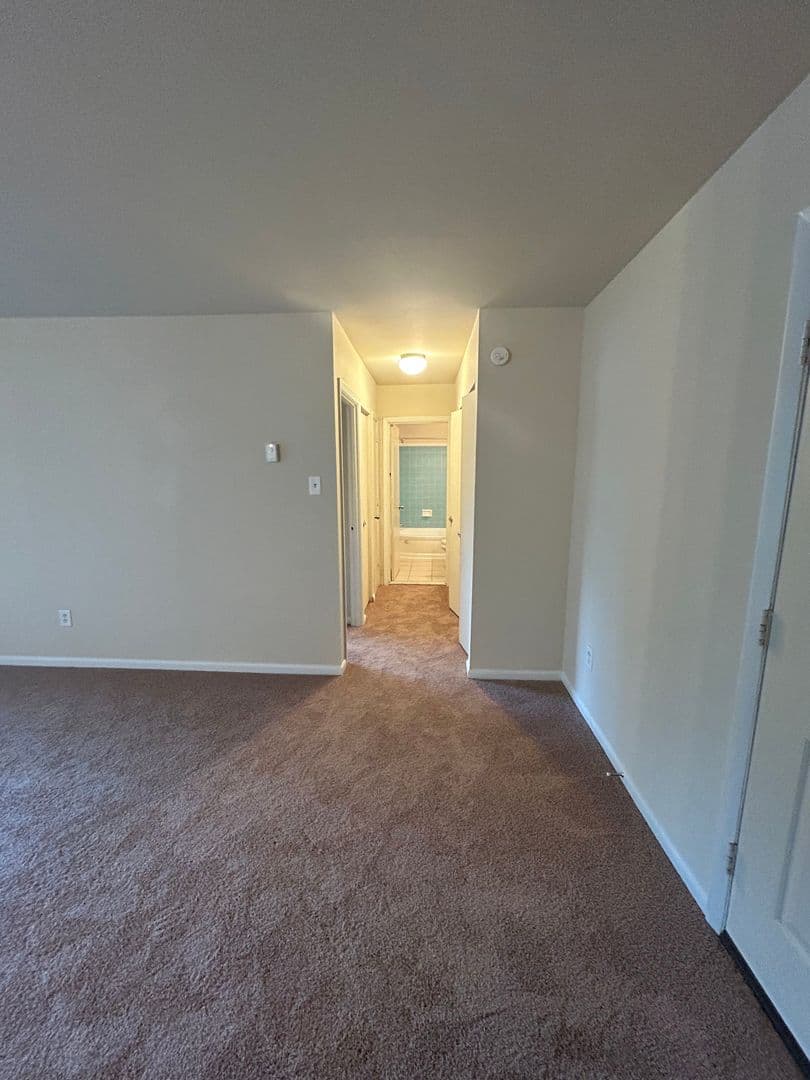 Morton Apartment: 8 Amosland Road