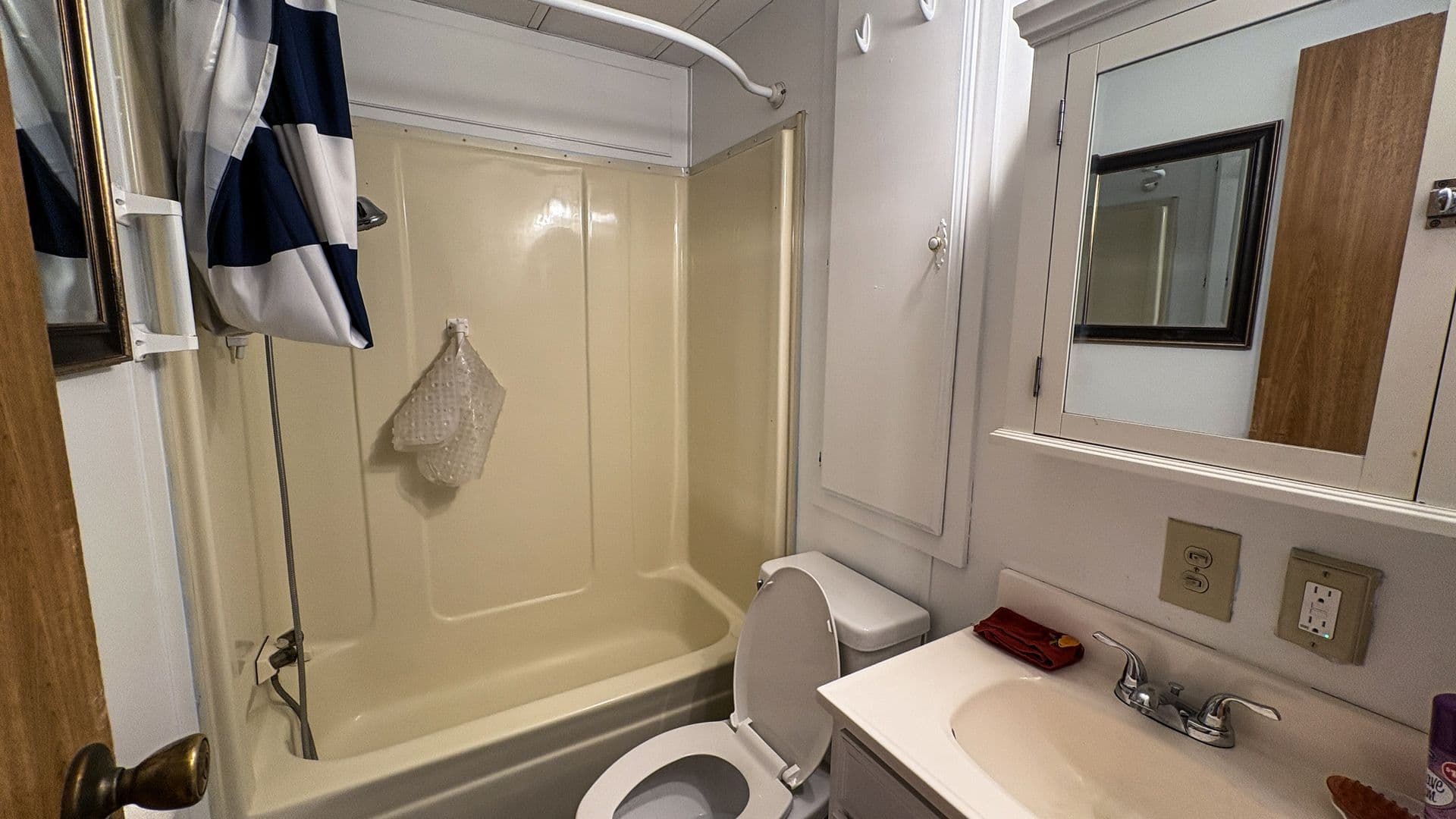 San Jacinto Apartment: 918 Acorn Dr