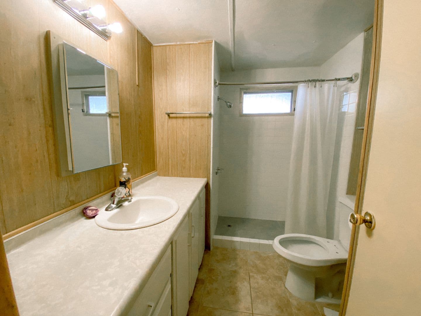 Hemet House: 719 S. Lyon Ave